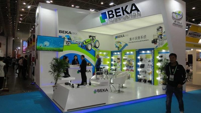 科技展厅作为展示科技产品和企业形象的重要场所，其设计需注重以下几个方面：